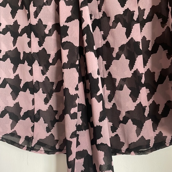 Sleeveless tahari blouse - Picture 3 of 4